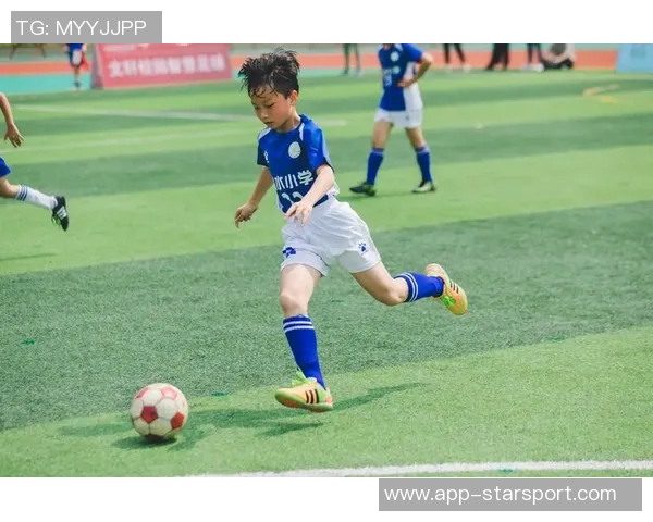 从过五关斩六将到驰骋绿茵场,他如何成就足球传奇的伟大历程 从过五关斩六将到驰骋绿茵场,他如何成就足球传奇的伟大历程